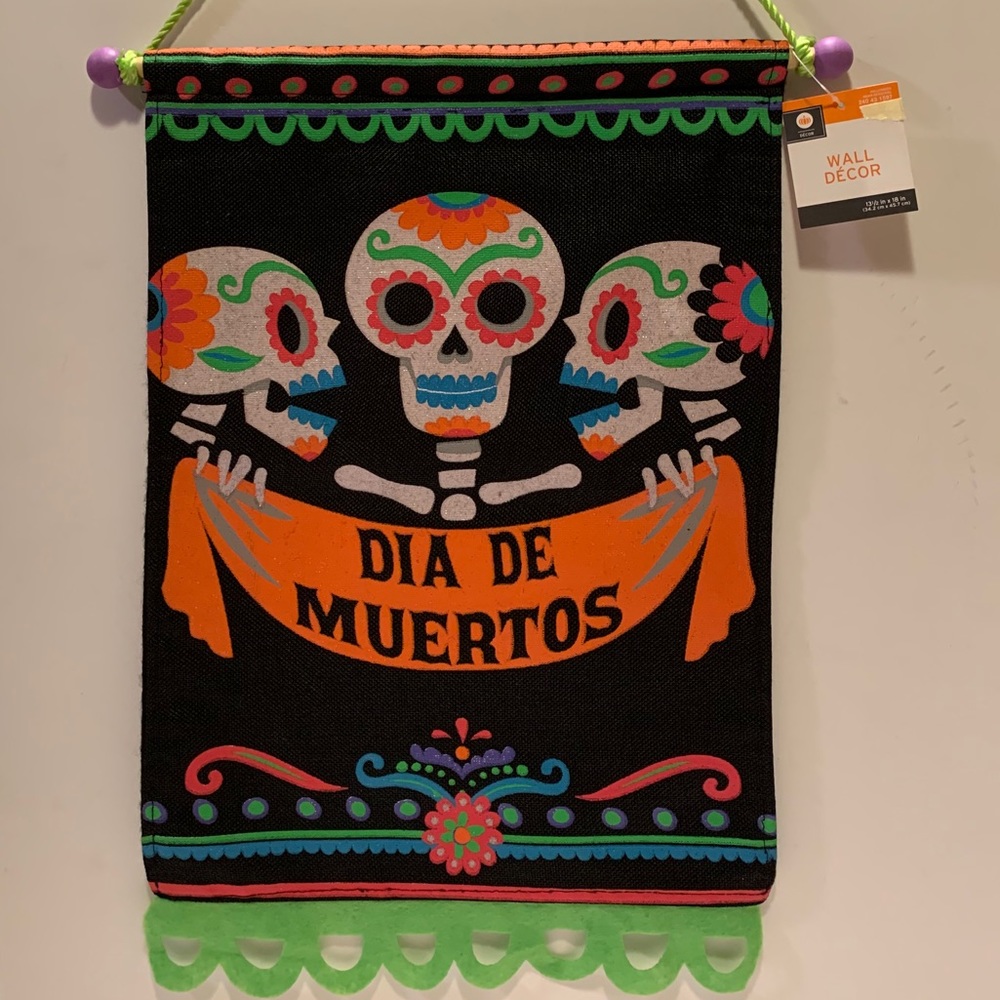 NWT COLORFUL DIA DE LOS MUERTOS BANNER.